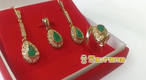 Aderezo de oro 18k con Esmeraldas Colombianas y Diamantes.