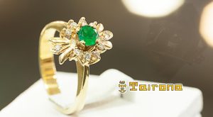 Anillo Oro con Esmeralda Colombiana y Diamantes
