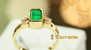 Anillo con Esmeralda Colombiana y Diamante