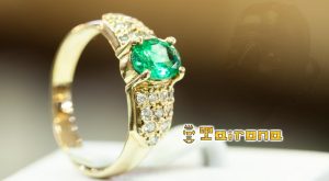 Anillo con Esmeralda Colombiana y Diamante