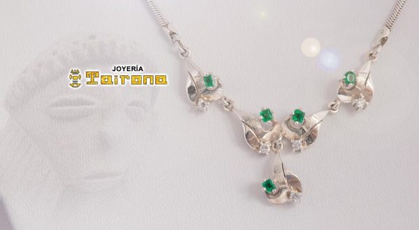 Gargantilla en plata con Esmeraldas.